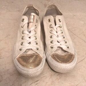 Converse with sneakers with gold capped toe size 8